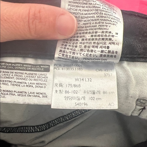 Levi's Men's Dark Black Straight Jeans - Picture 8 of 8